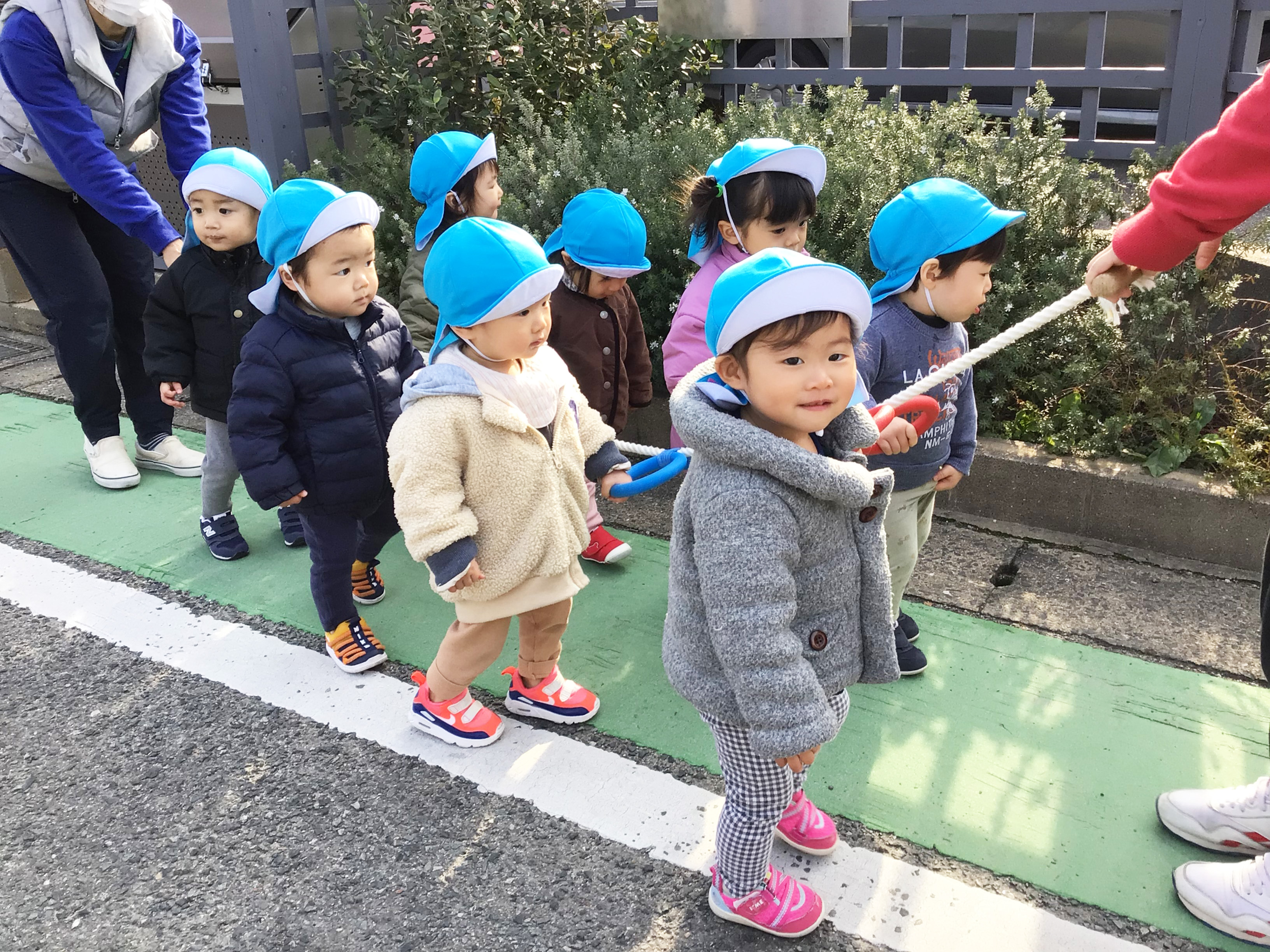 戸外遊びや散歩、リズム遊び等