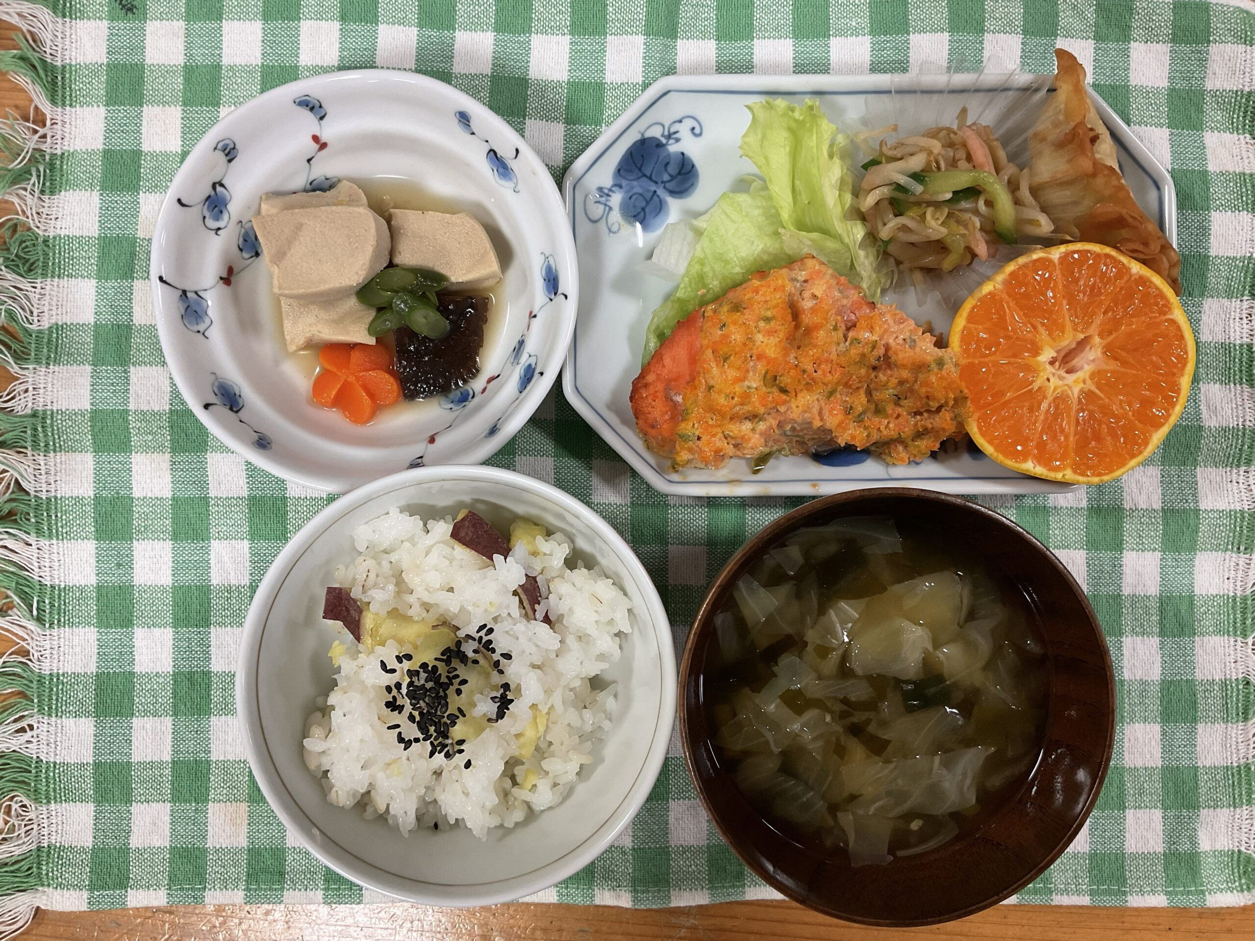 11月　親子ふれあい食堂レシピ紹介🍠【魚のもみじ焼き】